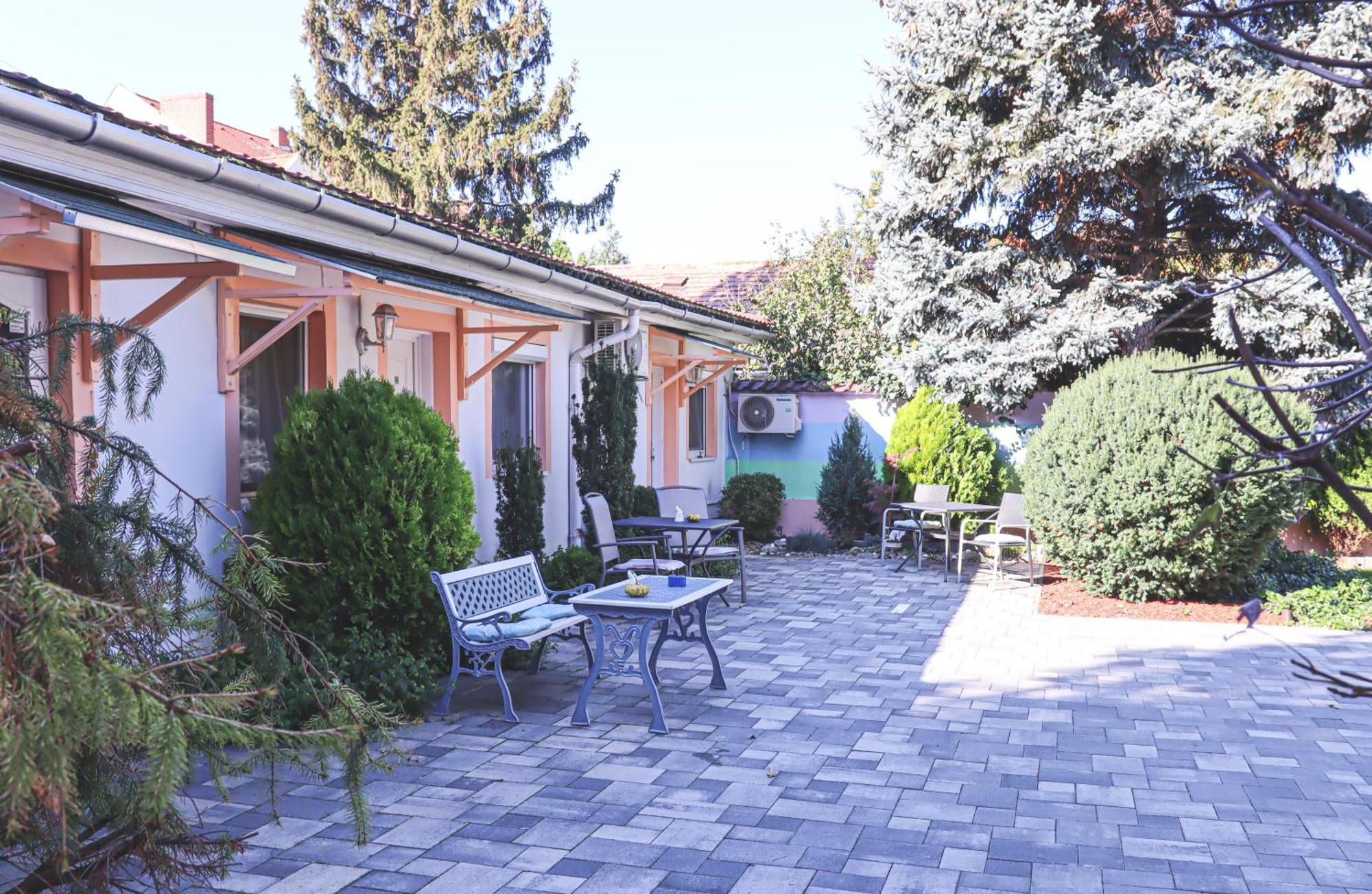 Szivarvany Panzio Szeged Ngoại thất bức ảnh