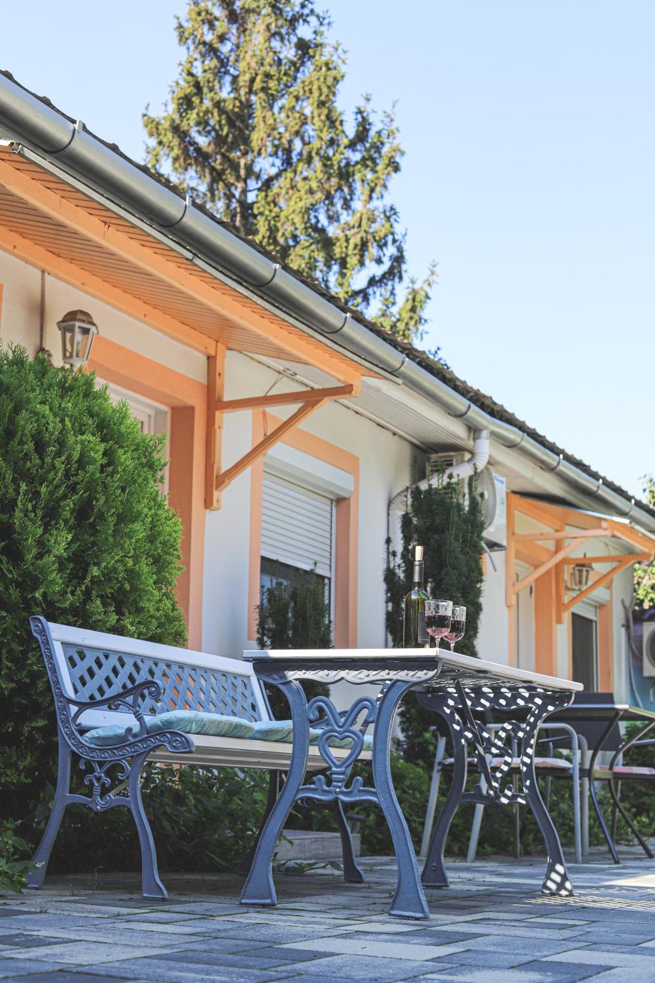 Szivarvany Panzio Szeged Ngoại thất bức ảnh